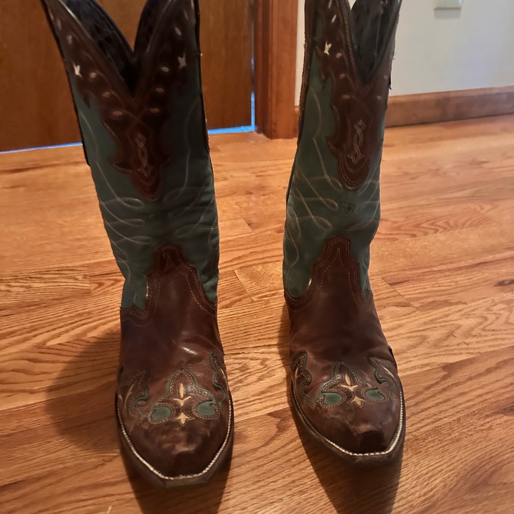 Womans Ariat Boots 9.5